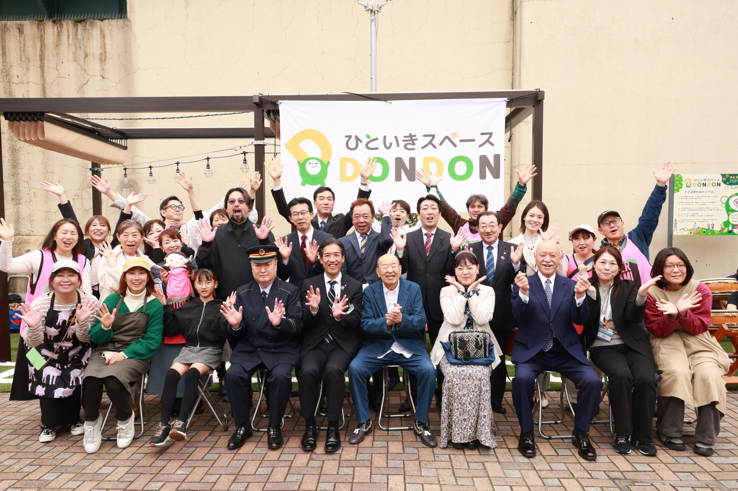 駅前の広場活用から始まるエリアリノベーション！南太田駅前広場「ひといきスペースDONDON」オープン